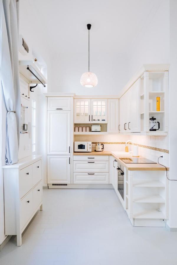 Ombre Apartment With Parking Option Budapest Eksteriør billede